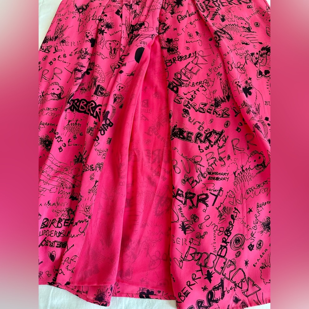 Authentic Burberry Vibrant Pink A-Line Skirt with Black Graphic Print - Picture 15 of 16